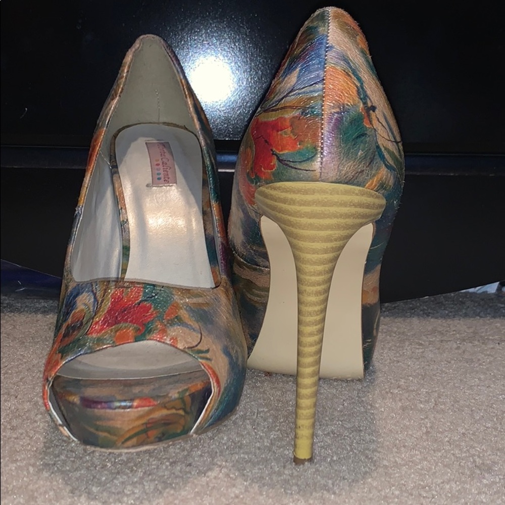 Beautiful Pumps - Picture 3 of 3